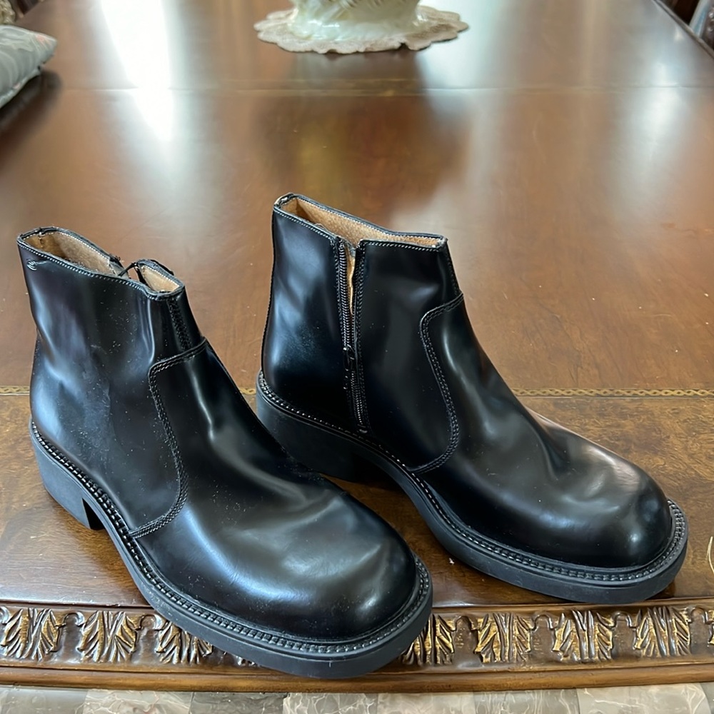 Skechers collection shoes NWOT
   ( Ankle  Leather boots )